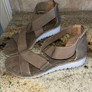 Euro Soft Sofft Tan Strappy Comfy Wedge Gladiator Sandals